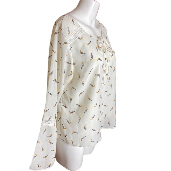 Toucan Blouse with Bell Sleeves - Picture 2 of 10